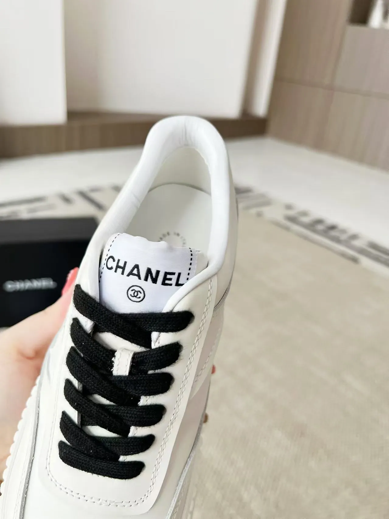 👟👟Ex-factory price 520👟👟 Thick-soled Chanel Chanel 24SF latest model full leather panda color white shoes casual sports shoes skateboard shoes original purchase and development production Xiaoxiang C Home Another super popular item in the counter, loved by Internet celebrity bloggers and sisters, and various praises on social platforms. It is extremely popular, has a high texture, is breathable and super spring and summer. Seeing this issue always arouses the inner desire of girls for fashion. The latest suede material, classic black and white color, full of fashionable feeling on the feet and easy to care for. Fabric: Original customized imported cowhide material. Lining: Customized soft sheepskin lining. Sole: Original molded TPU non-slip outsole. Bottom thickness: 4CM. Size: Women's size 35-40 (custom-made sizes 40 are non-refundable)